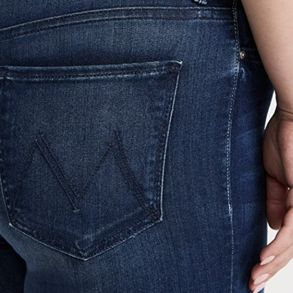 Mother Jeans The Insider Crop Step Fray in Tongue And Chic color